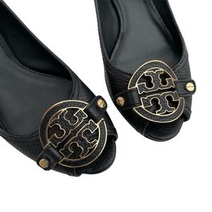 Tory Burch Amanda Demi Wedge Open Toe Leather Logo Shoes Size 7.5 Pebbled Black